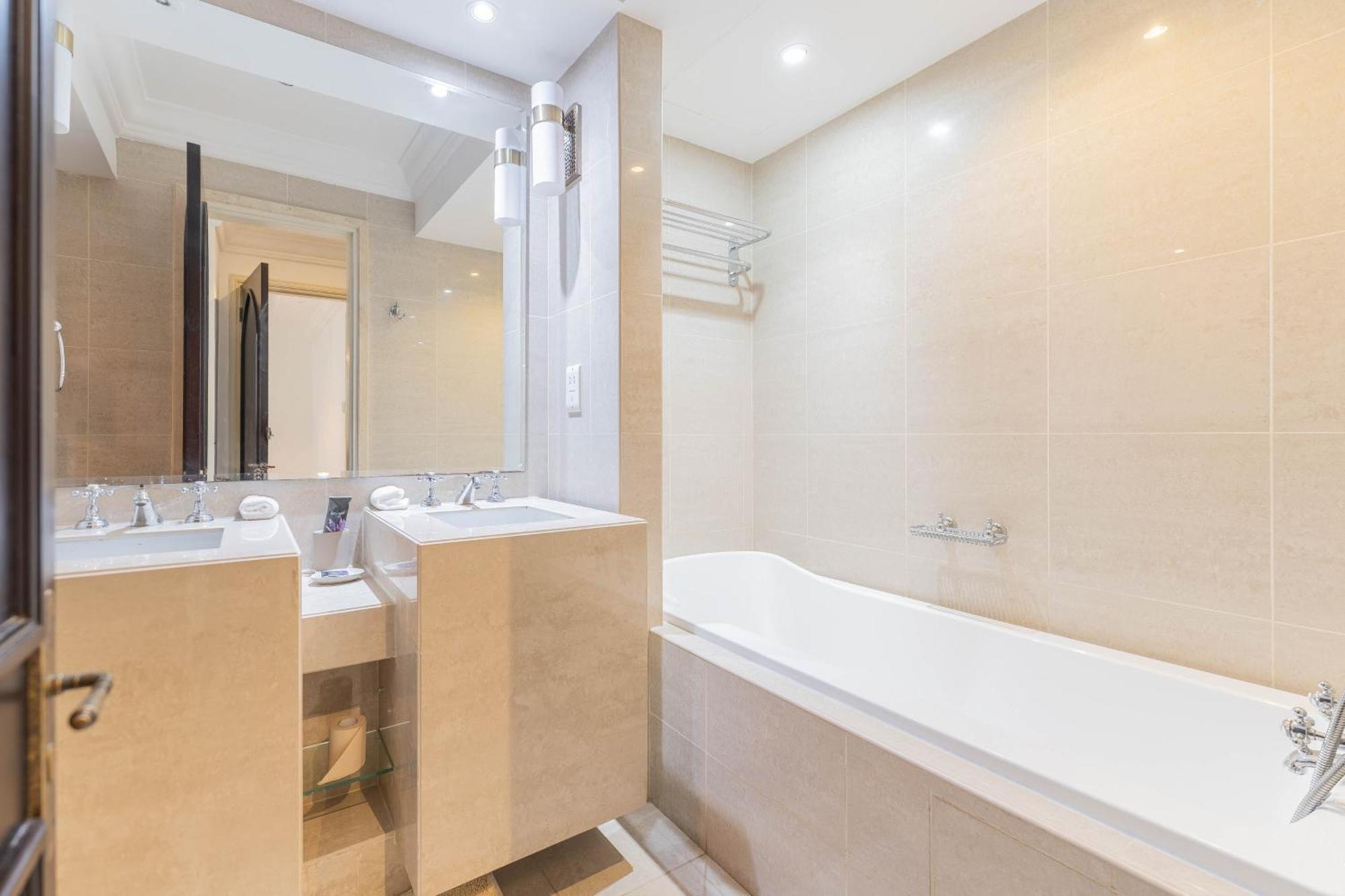 Apartment Breath-taking View Of The Iconic Burj Khalifa At Your Door Step Dubai