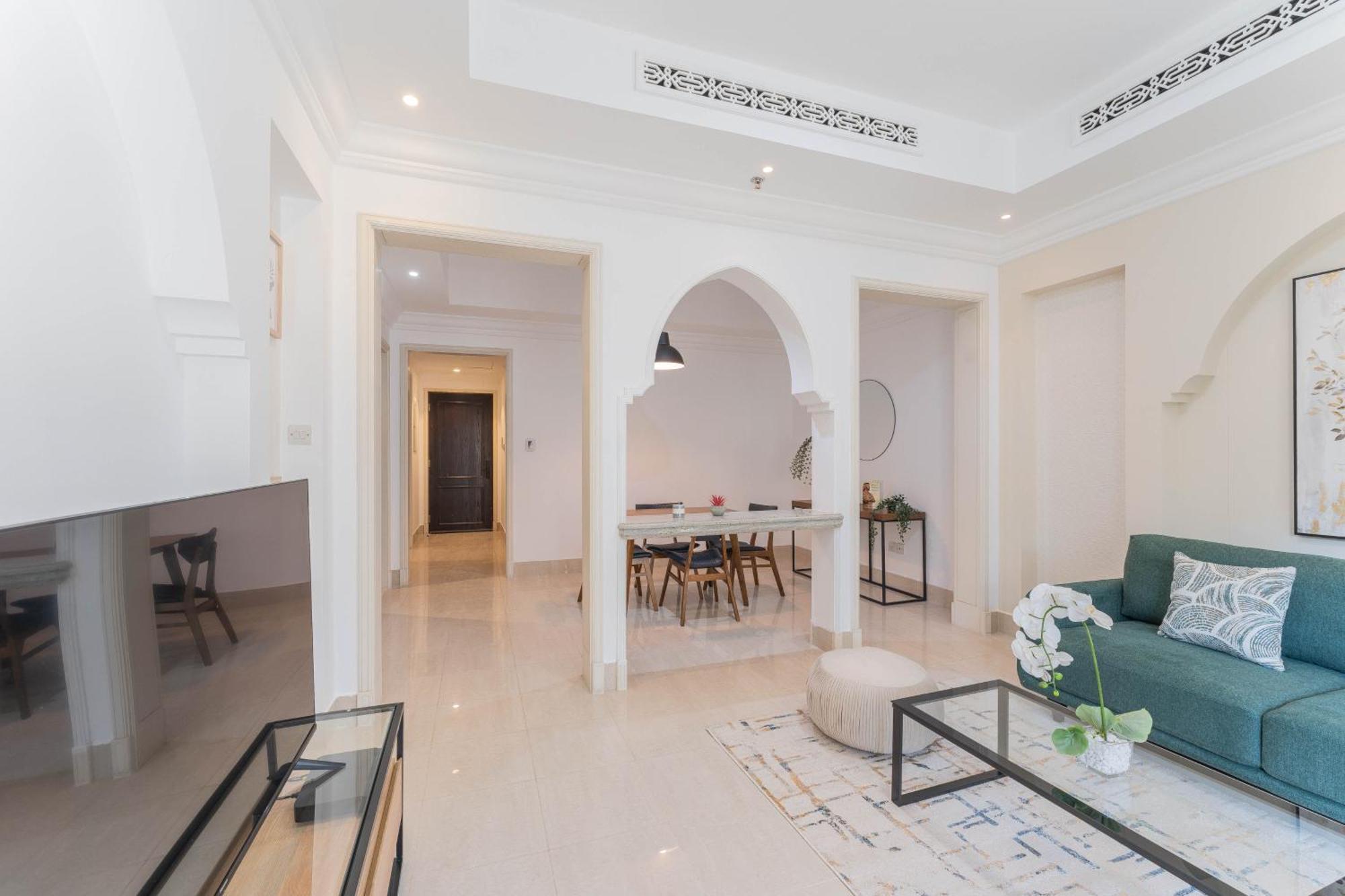 Breath-taking View Of The Iconic Burj Khalifa At Your Door Step Apartment
