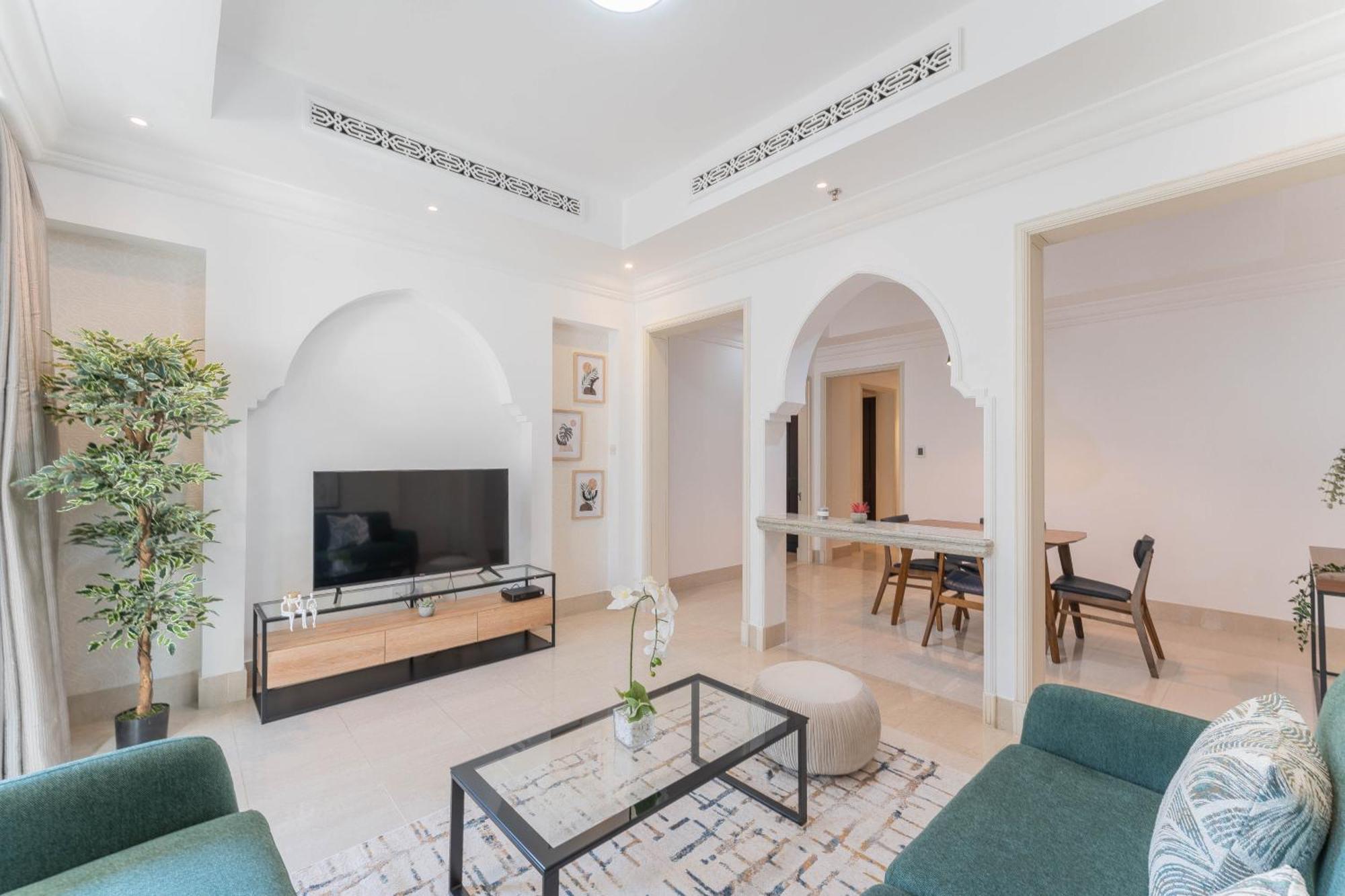 Breath-taking View Of The Iconic Burj Khalifa At Your Door Step Apartment Dubai