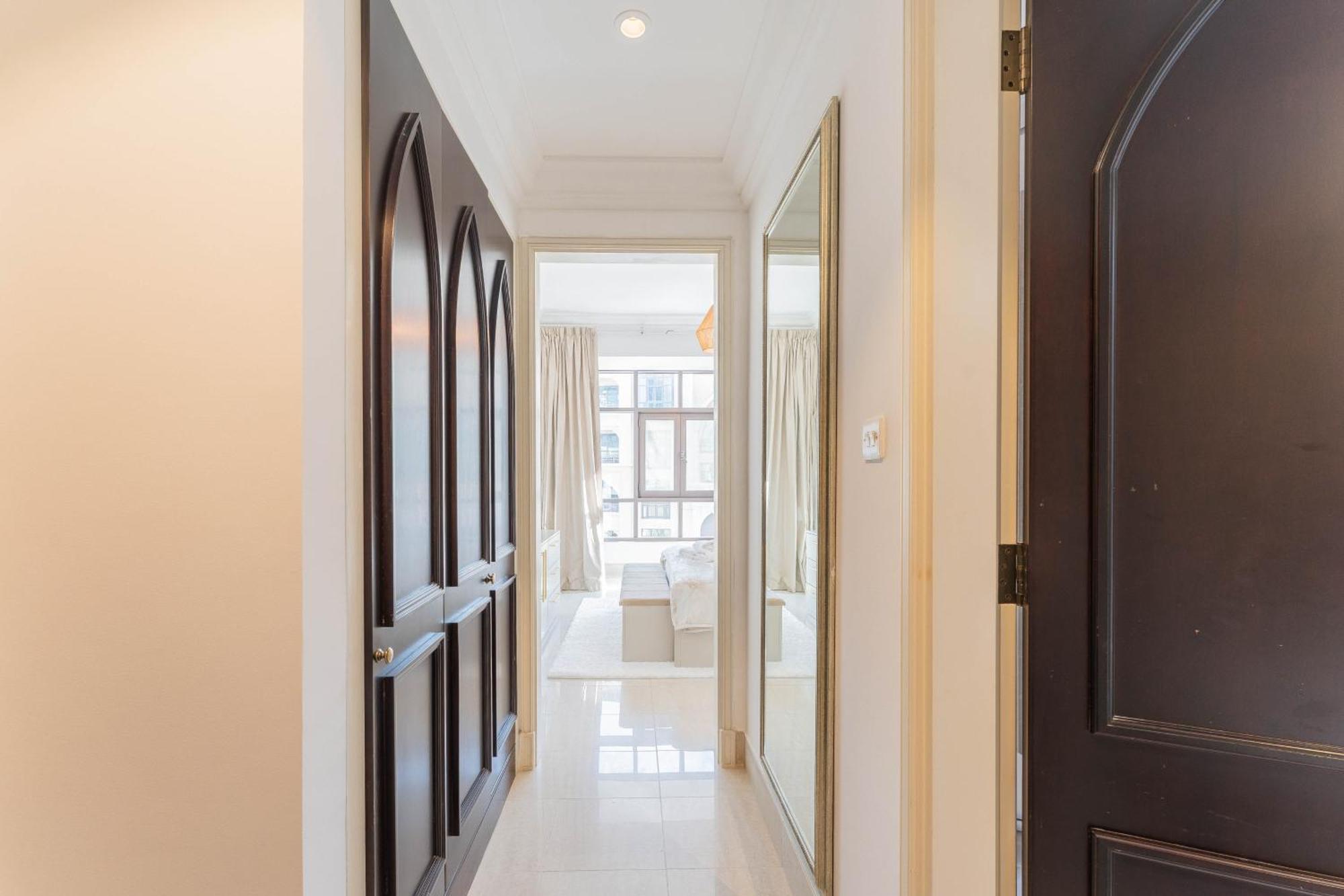 Breath-taking View Of The Iconic Burj Khalifa At Your Door Step Apartment *