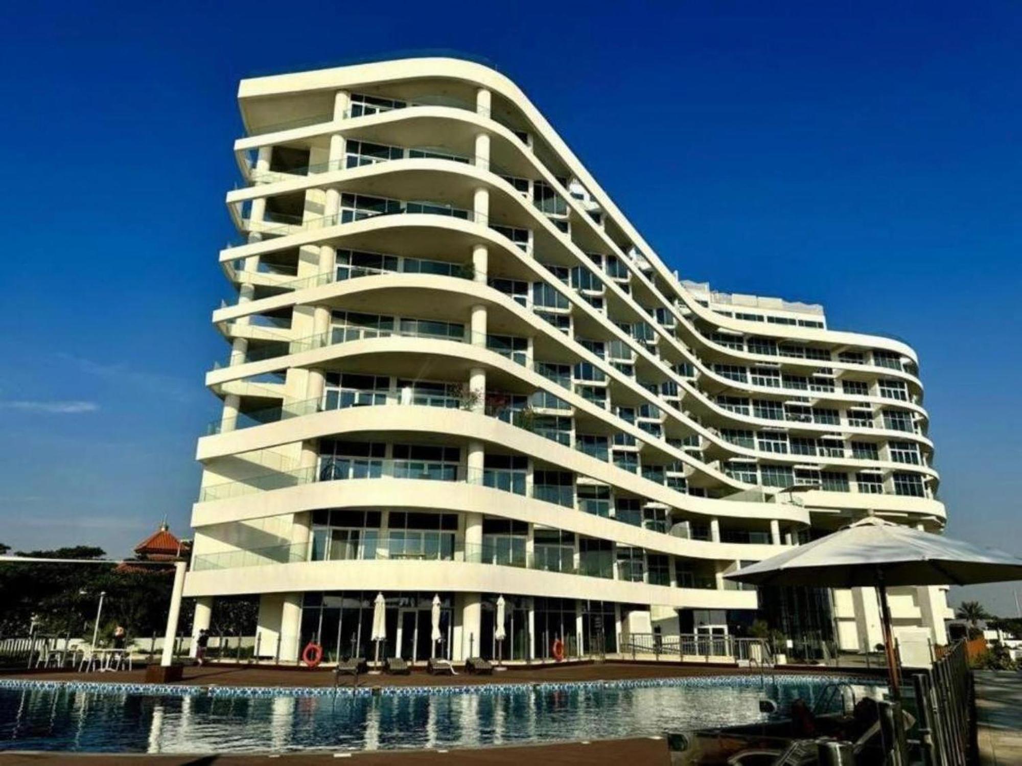 Vayk - Stunning 2-bedroom With Sea View & Access Apartment Dubai