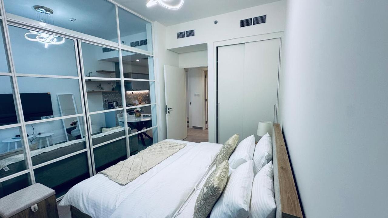 Apartment Brand New Azizi Riv 14
