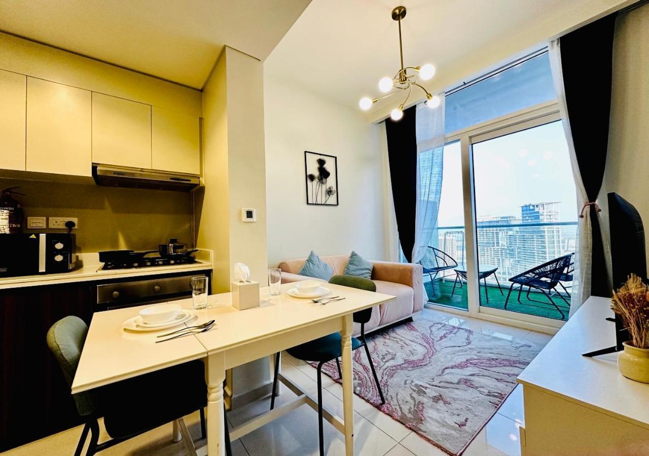 1br Furnished In Business Bay - High Floor Canal Views - 10 Mins Walk From Business Bay