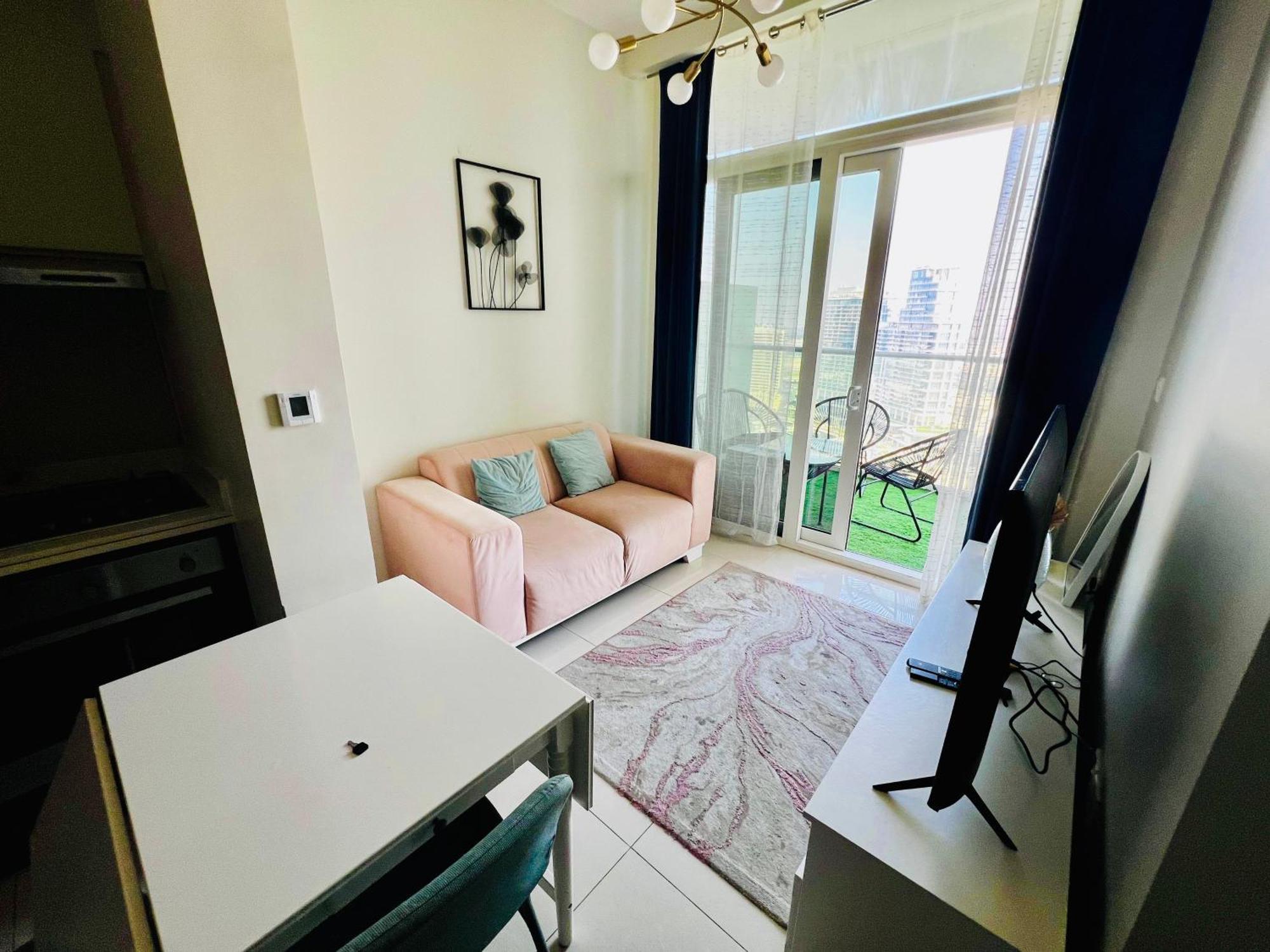 1br Furnished In Business Bay - High Floor Canal Views - 10 Mins Walk From Business Bay Apartment