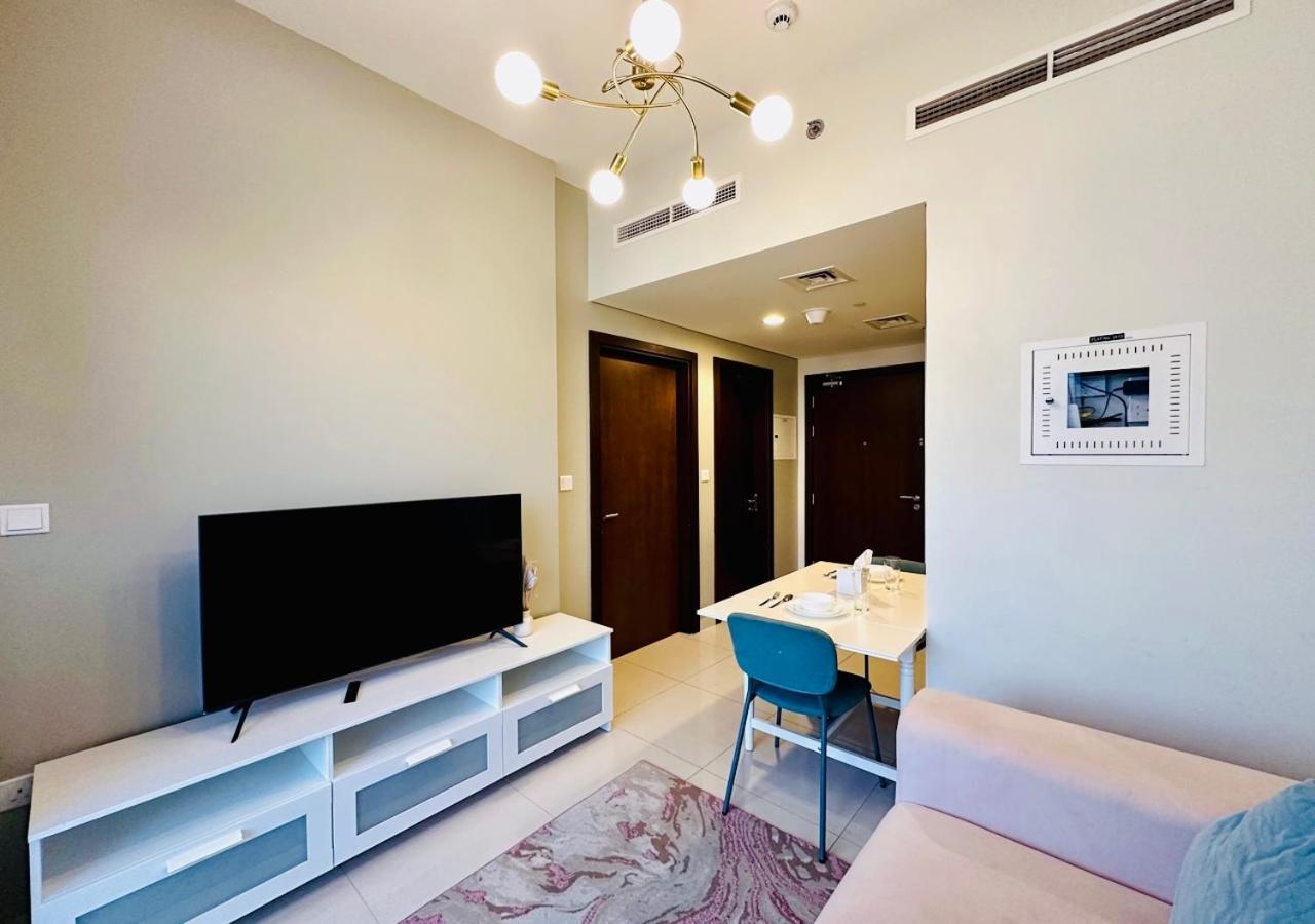 1br Furnished In Business Bay - High Floor Canal Views - 10 Mins Walk From Business Bay