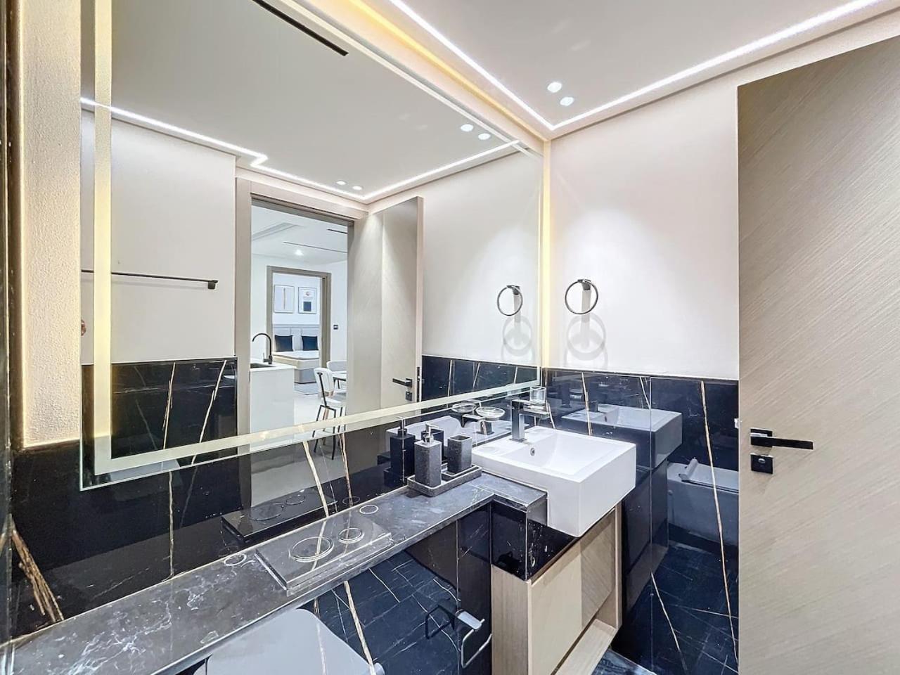 Binghatti Creek - Chic Two Bedroom In Al Jadaf