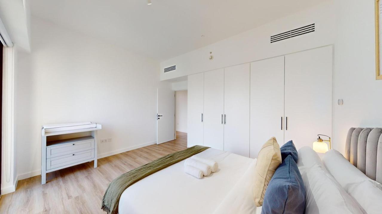 Sadaf - Chic Four Bed With Office And Marina View Apartment