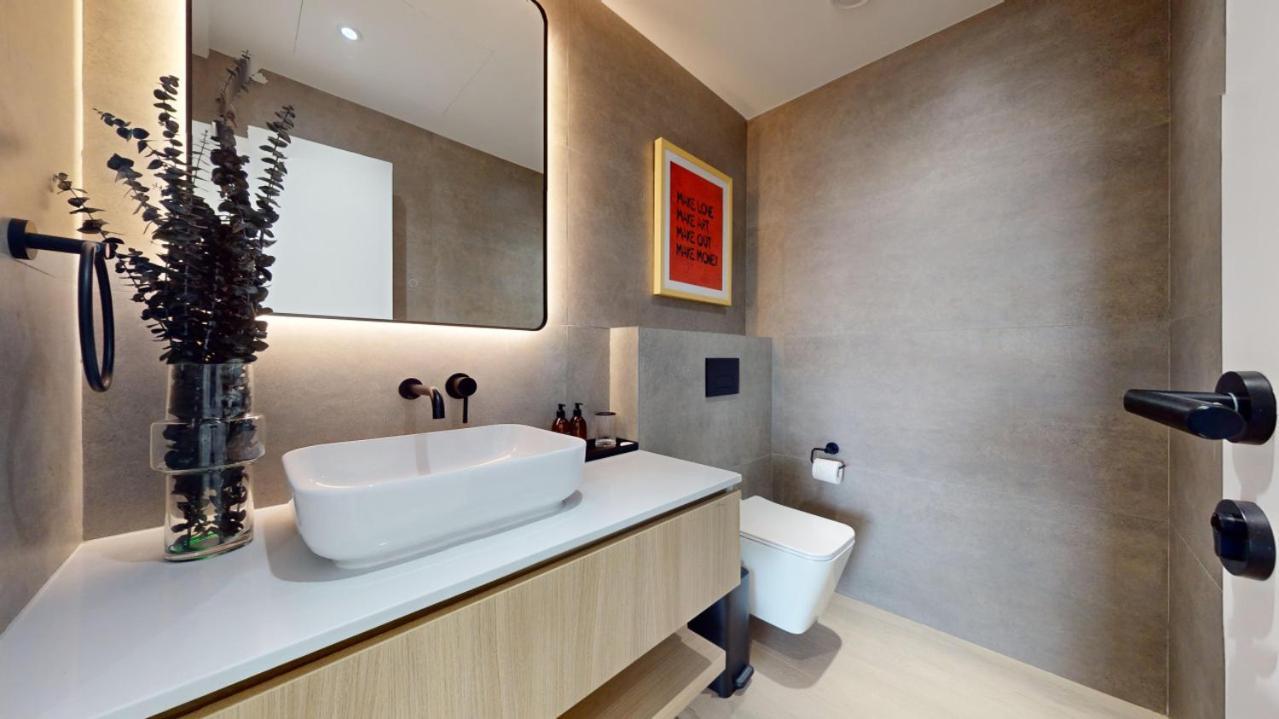 Sadaf - Chic Four Bed With Office And Marina View Apartment