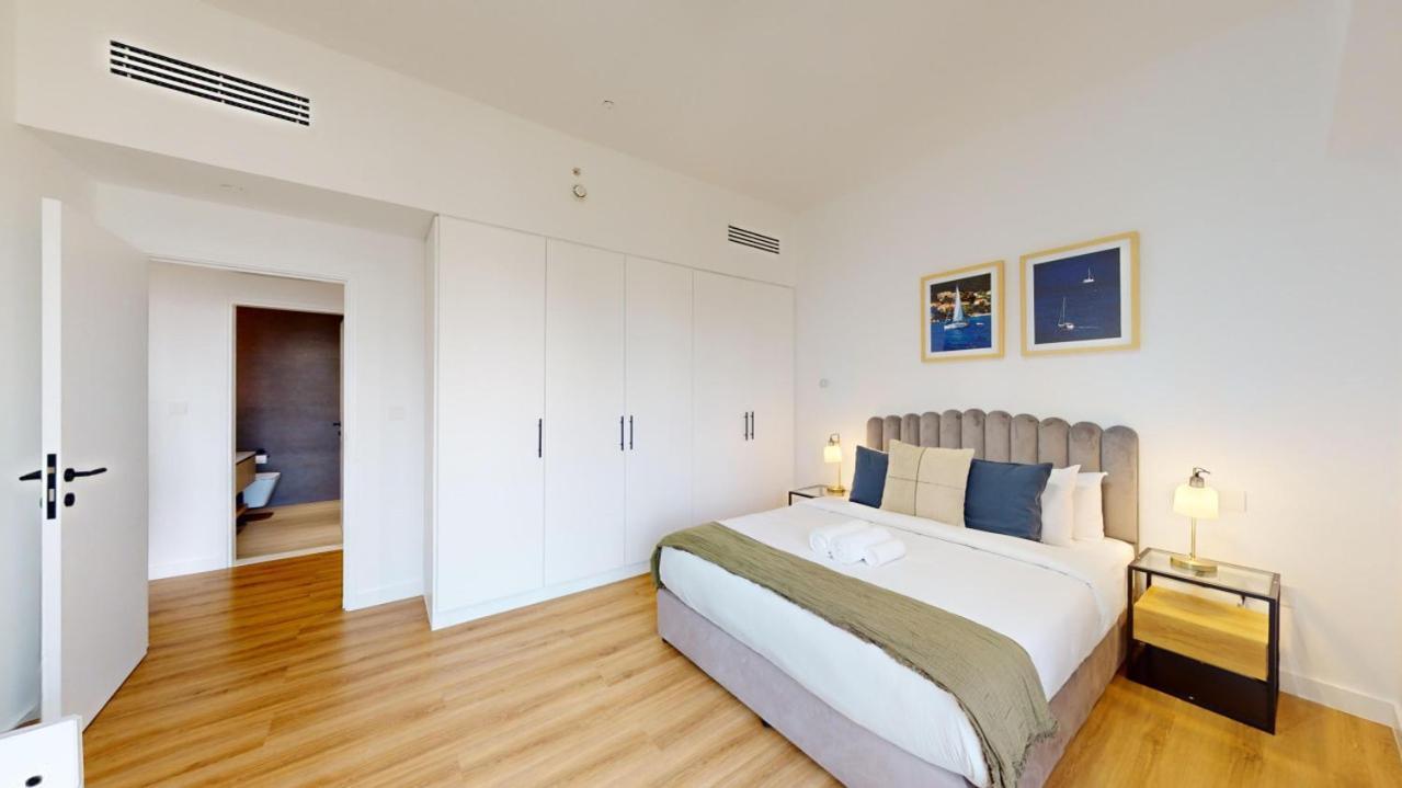 Sadaf - Chic Four Bed With Office And Marina View Apartment *