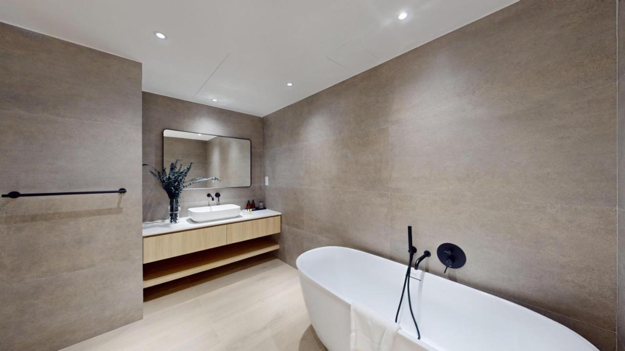 Sadaf - Chic Four Bed With Office And Marina View Apartment
