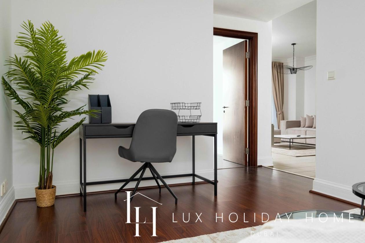 Lux *