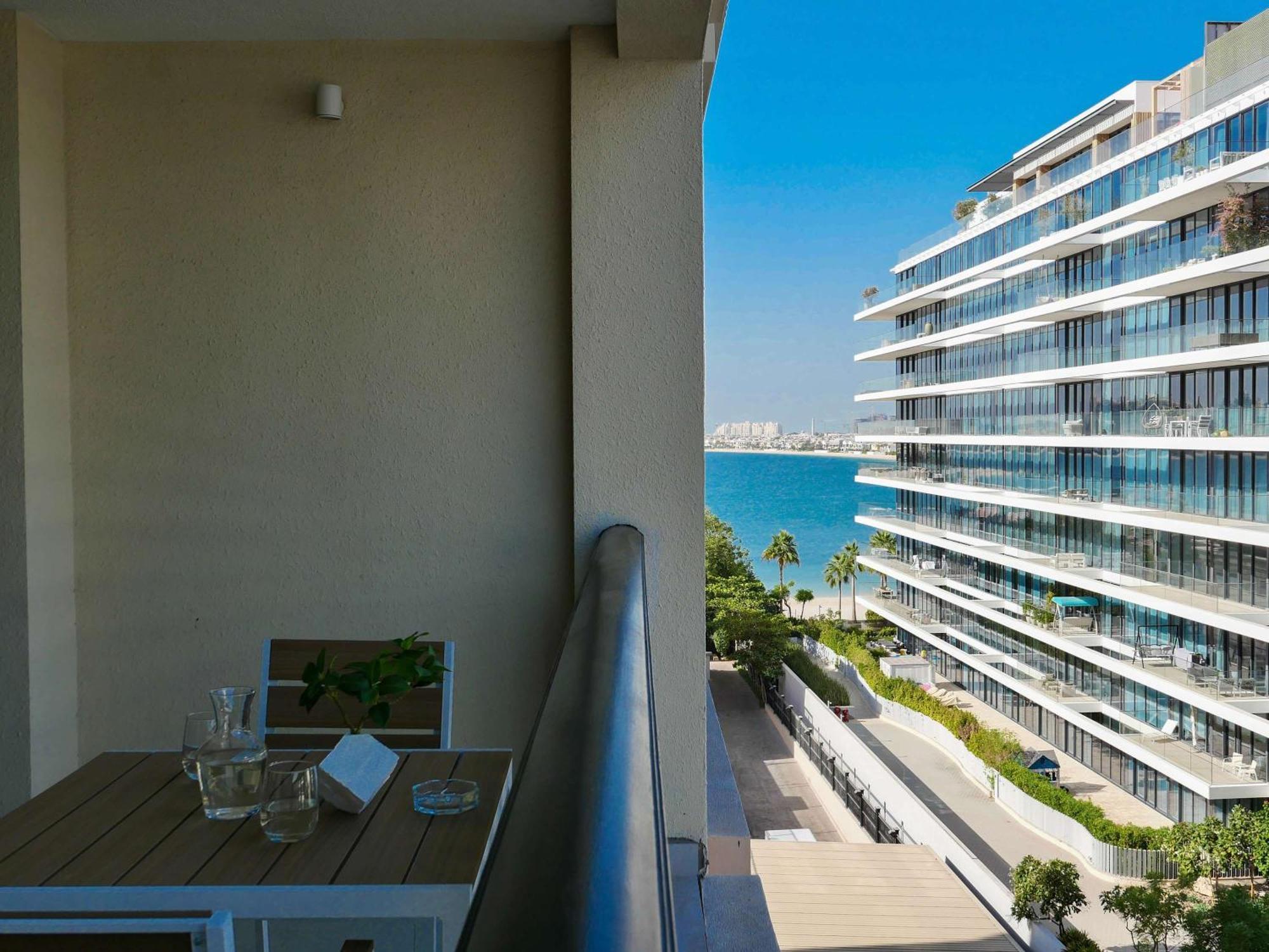 Ambient 1br On The At 5 Star * Dubai