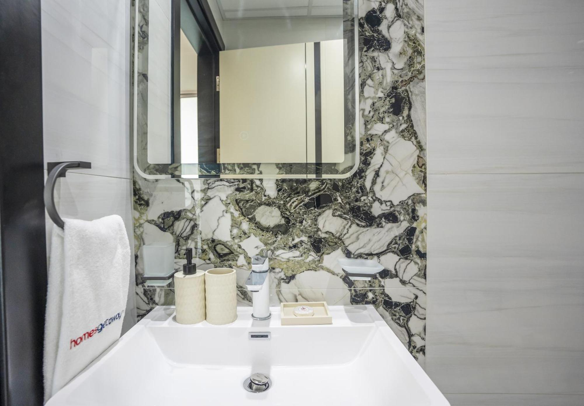 Apartment Homesgetaway -spacious 1br In Pearlz By Danube *
