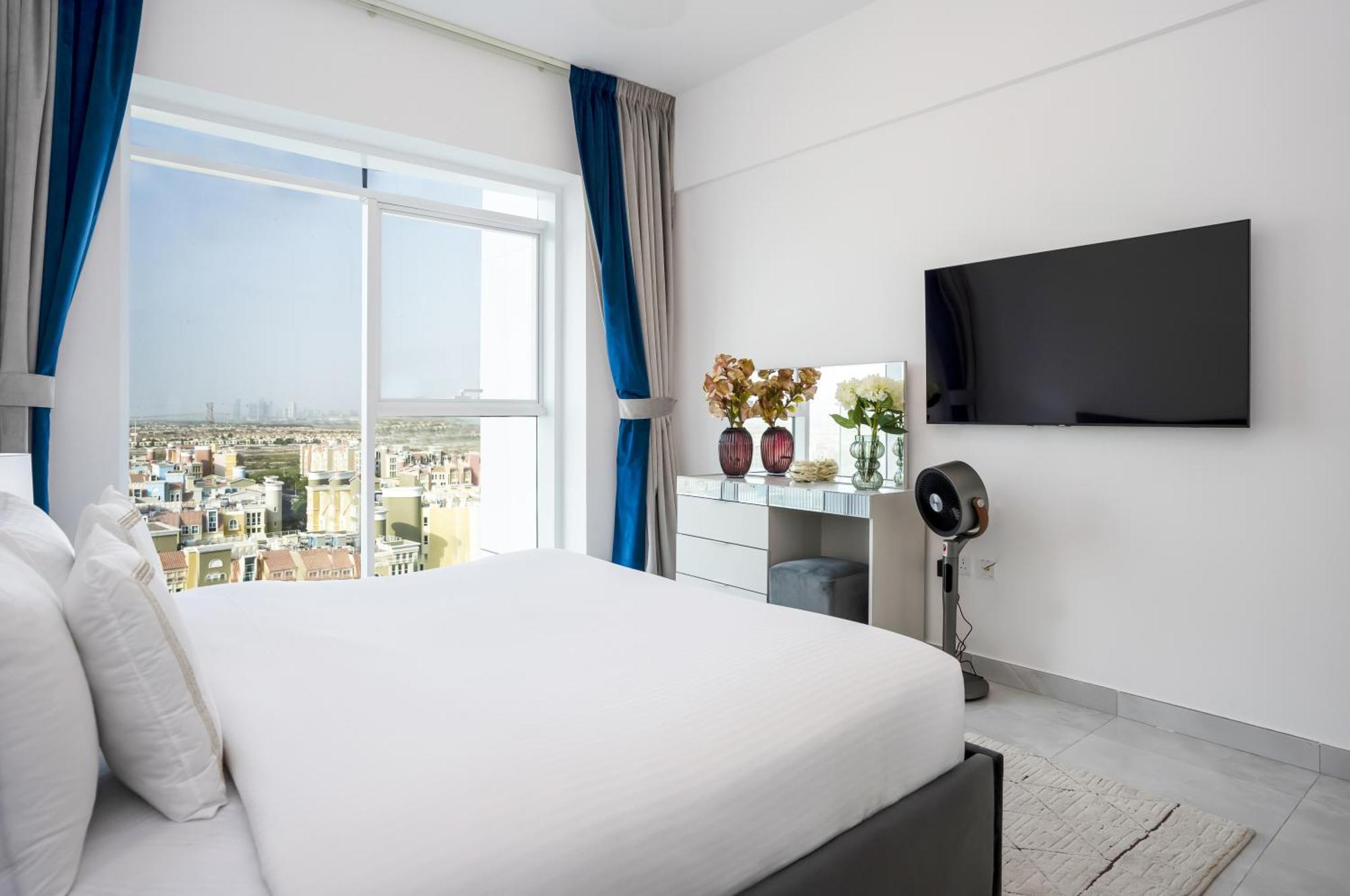 Homesgetaway -spacious 1br In Pearlz By Danube Dubai