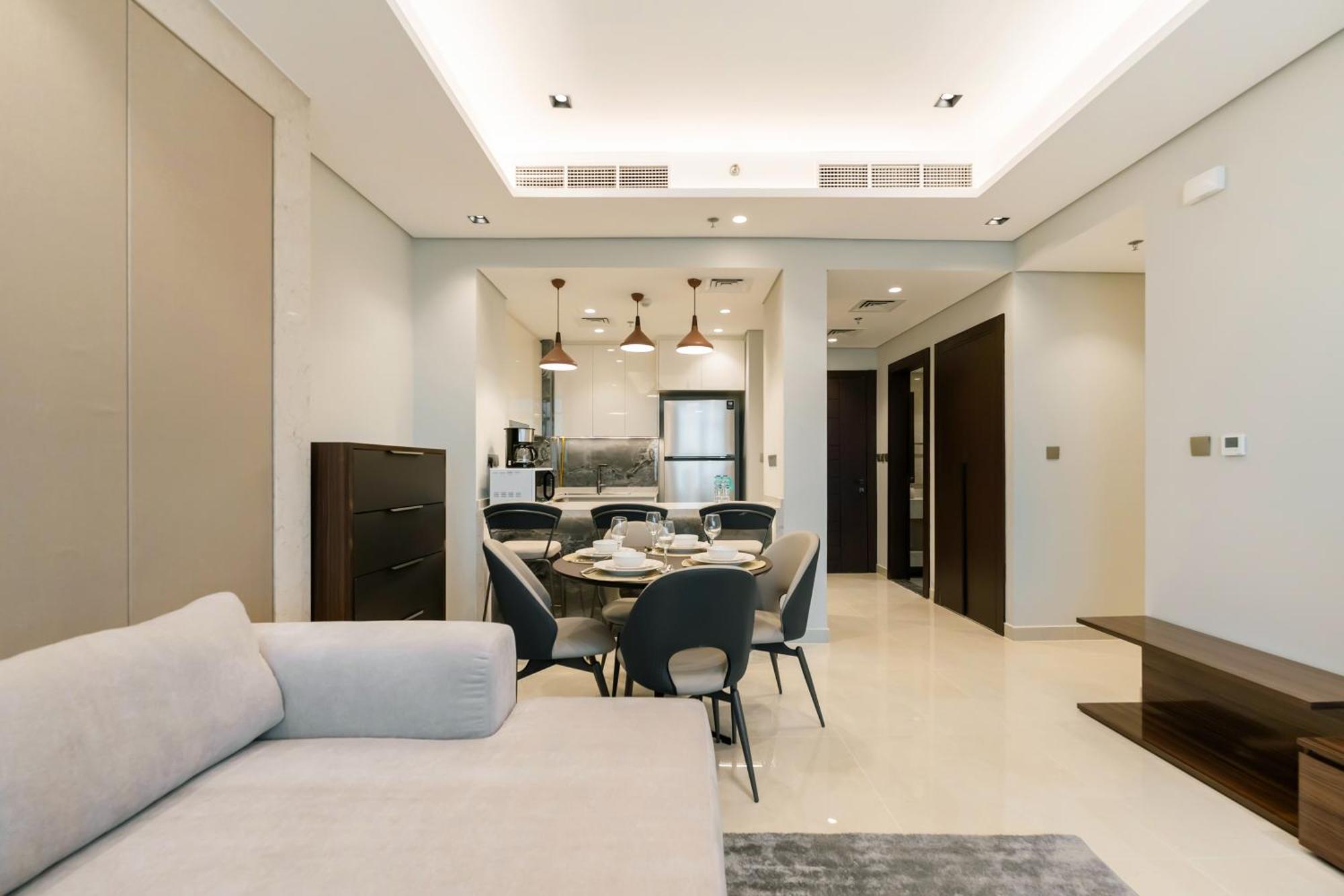 Fam Living - Nobles Tower, Brandnew 2b, Burj Views Dubai