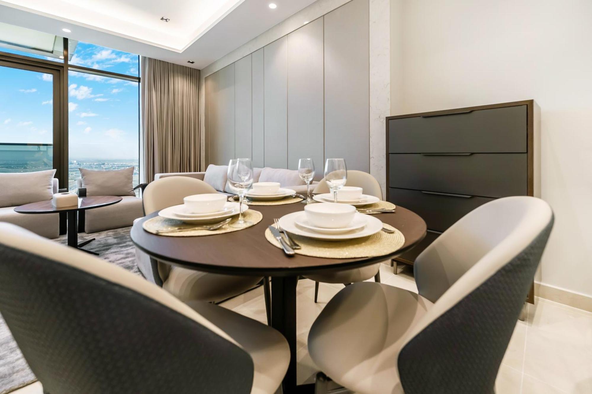 Fam Living - Nobles Tower, Brandnew 2b, Burj Views Apartment Dubai
