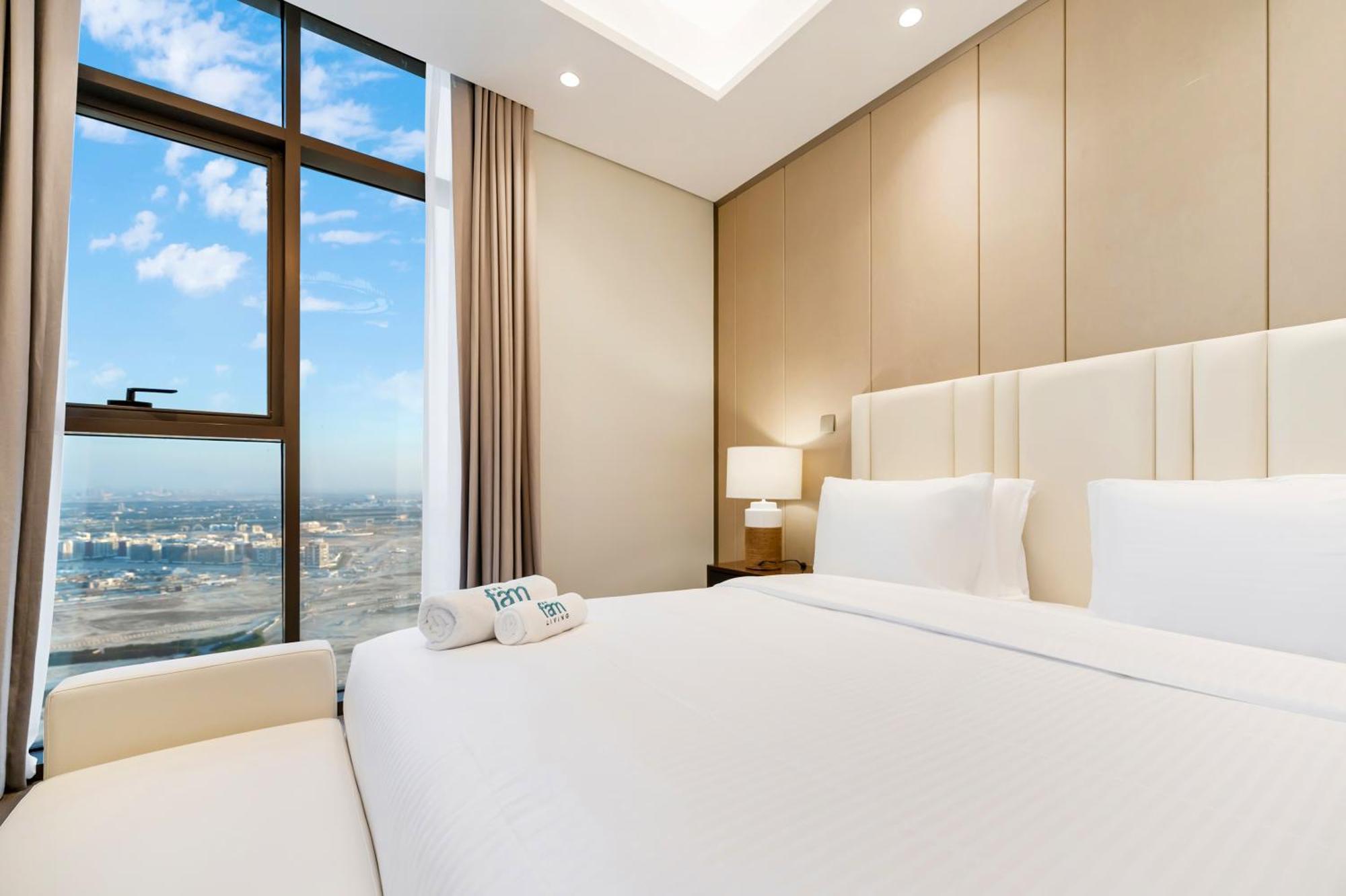 Apartment Fam Living - Nobles Tower, Brandnew 2b, Burj Views Dubai