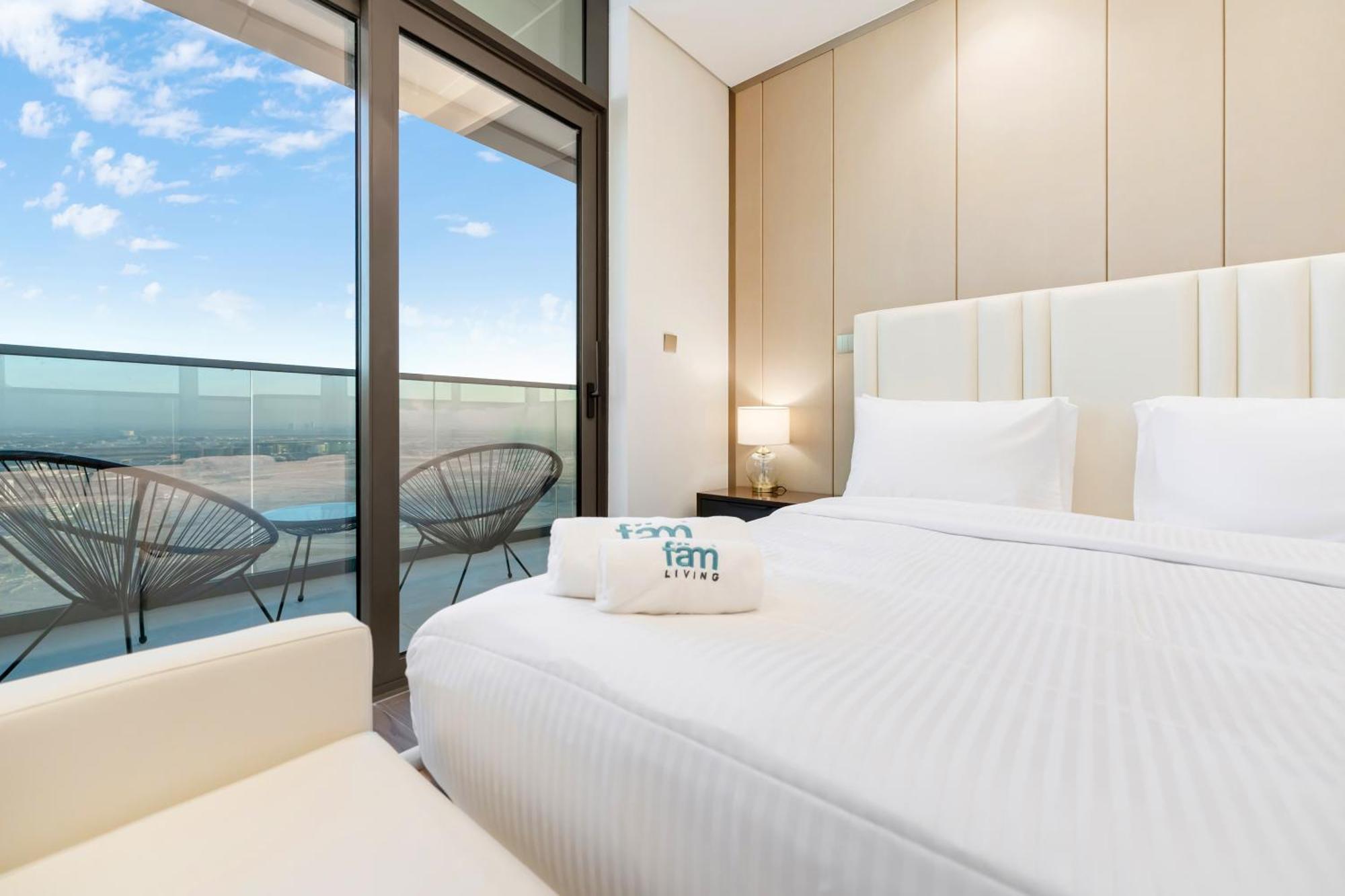 Fam Living - Nobles Tower, Brandnew 2b, Burj Views * Dubai