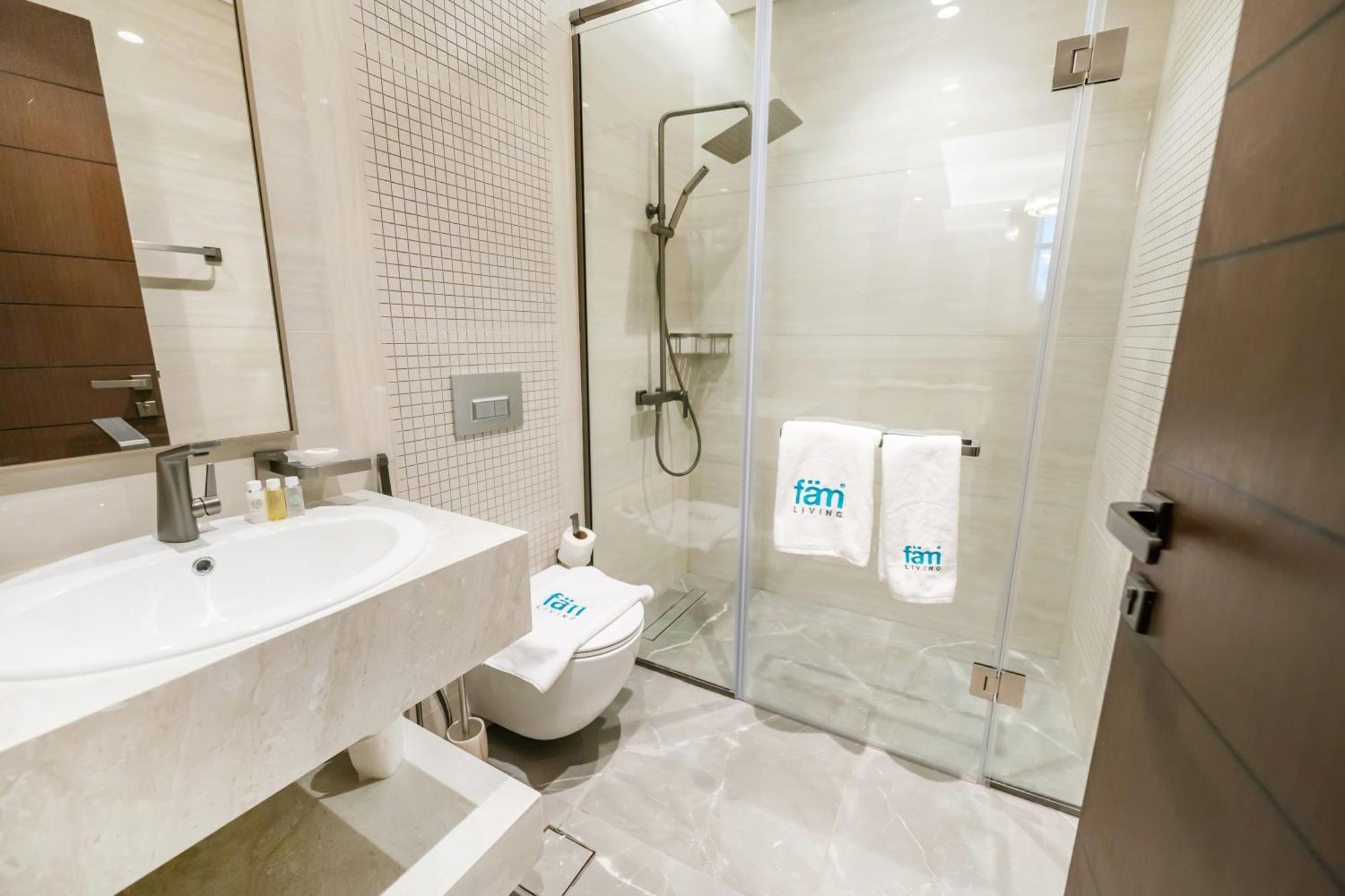 Apartment Fam Living - Nobles Tower, Brandnew 2b, Burj Views *