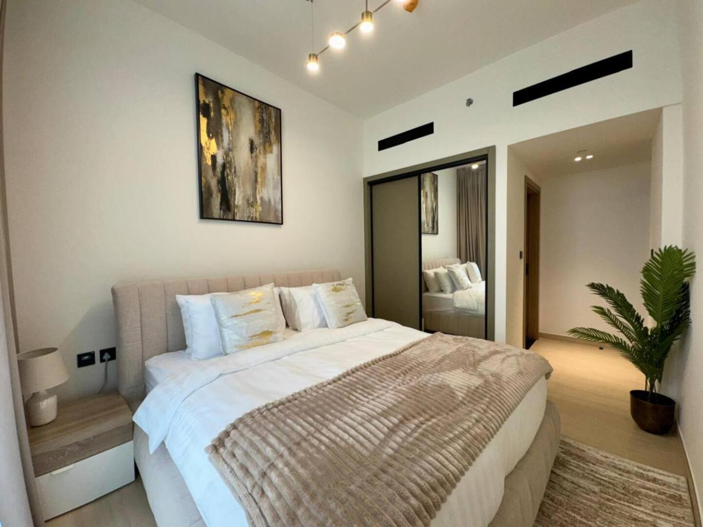 Exquisite Brand-new 1br With Spacious Balcony Daire