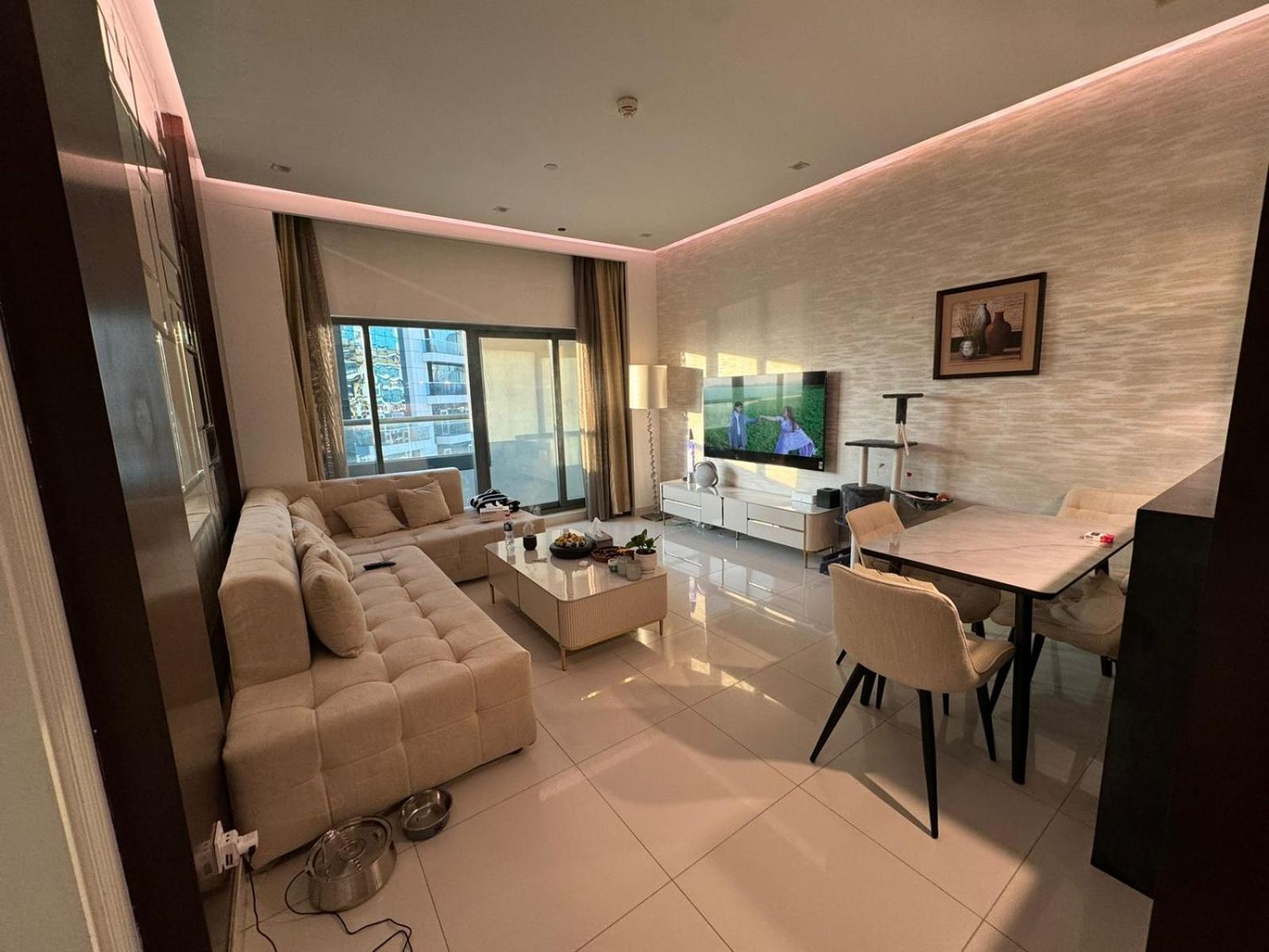 Bright And Airy 2br Bay Retreat Apartment