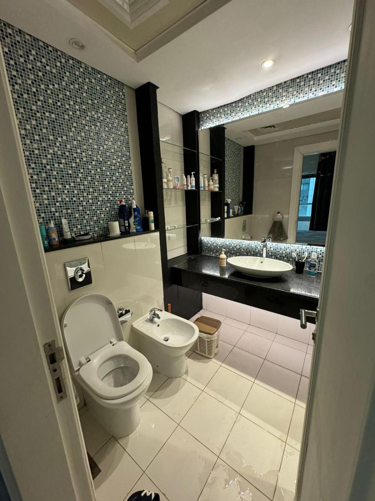 Bright And Airy 2br Bay Retreat Apartment Dubai
