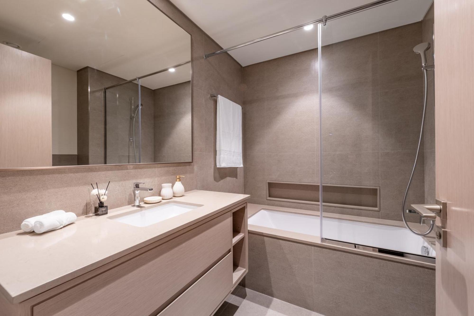 Apartment Hermes-style 2br, Full Burj Khalifa View - Infinity Pool - Full Fountain View
