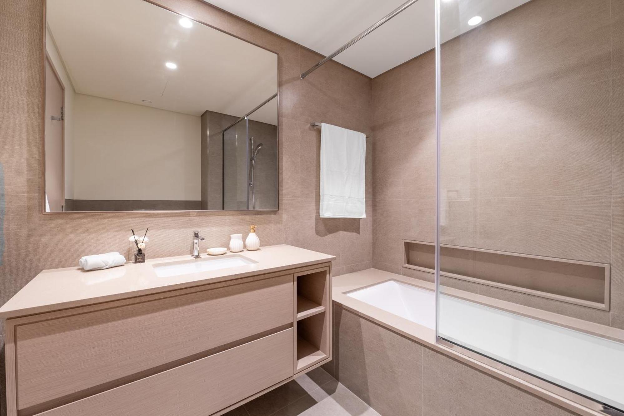 Hermes-style 2br, Full Burj Khalifa View - Infinity Pool - Full Fountain View * Dubai
