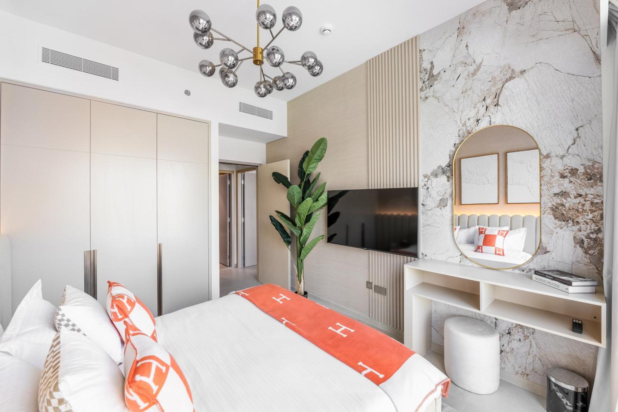 Hermes-style 2br, Full Burj Khalifa View - Infinity Pool - Full Fountain View Apartment Dubai