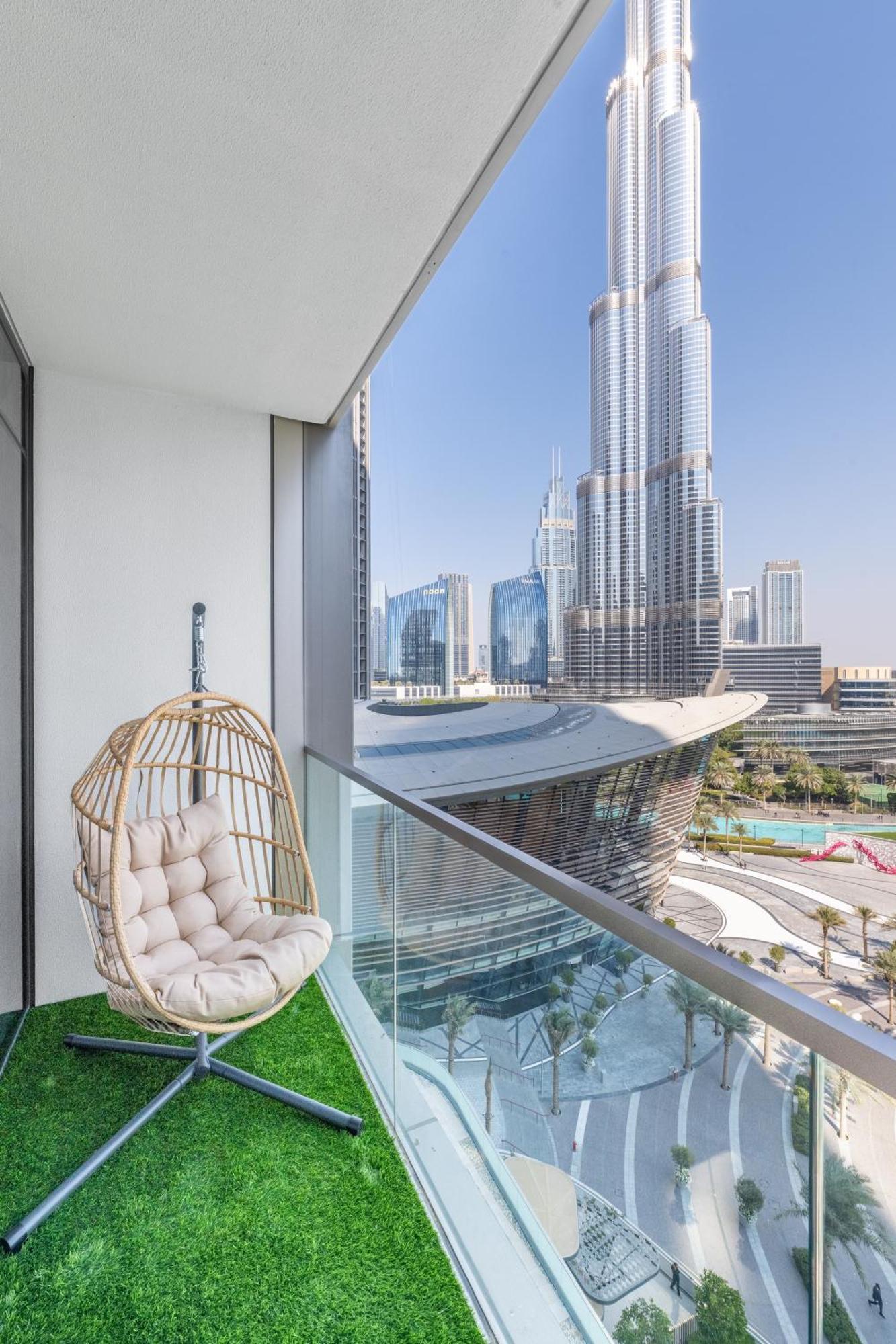 Hermes-style 2br, Full Burj Khalifa View - Infinity Pool - Full Fountain View Apartment