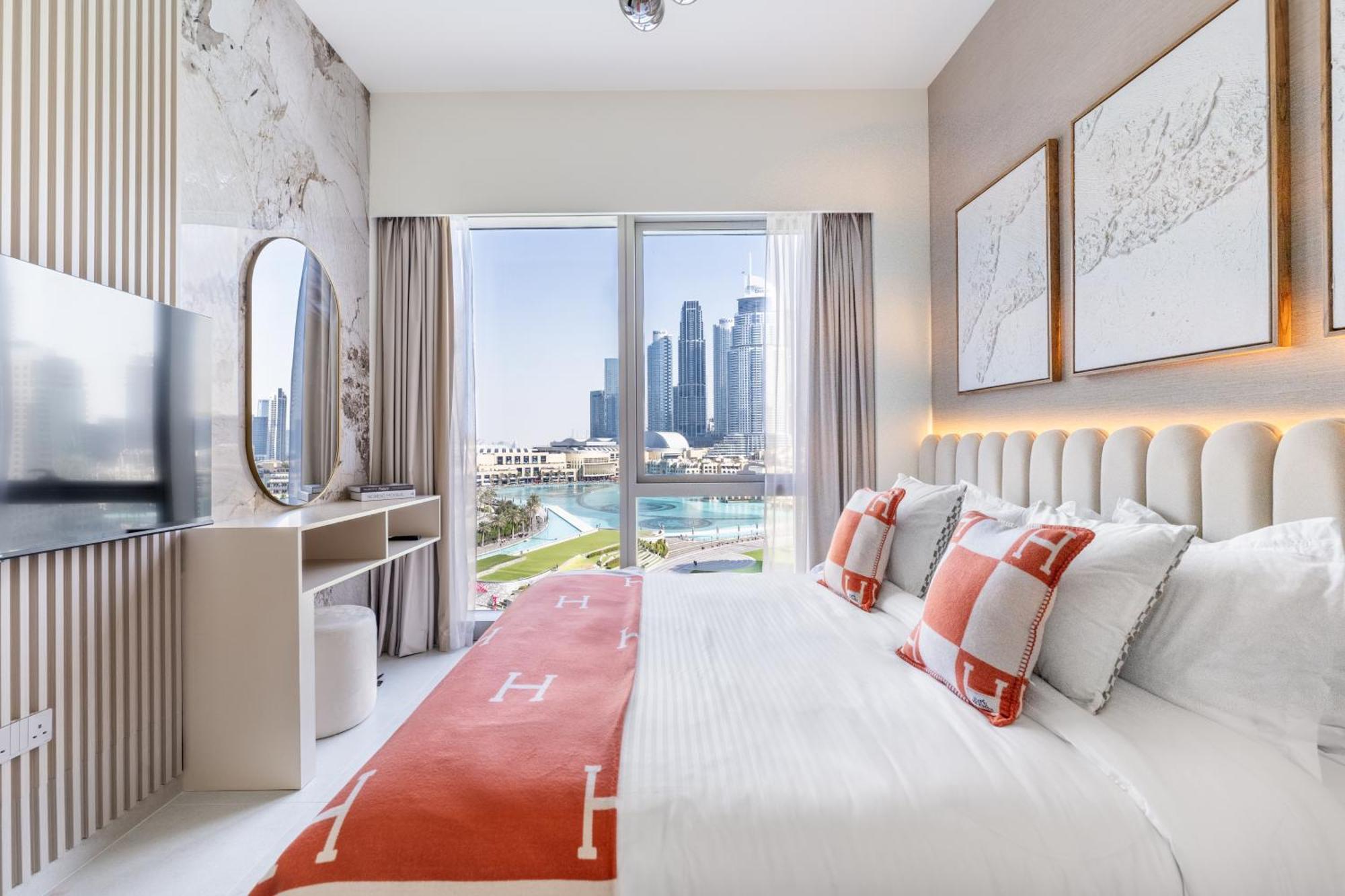 Hermes-style 2br, Full Burj Khalifa View - Infinity Pool - Full Fountain View * Dubai