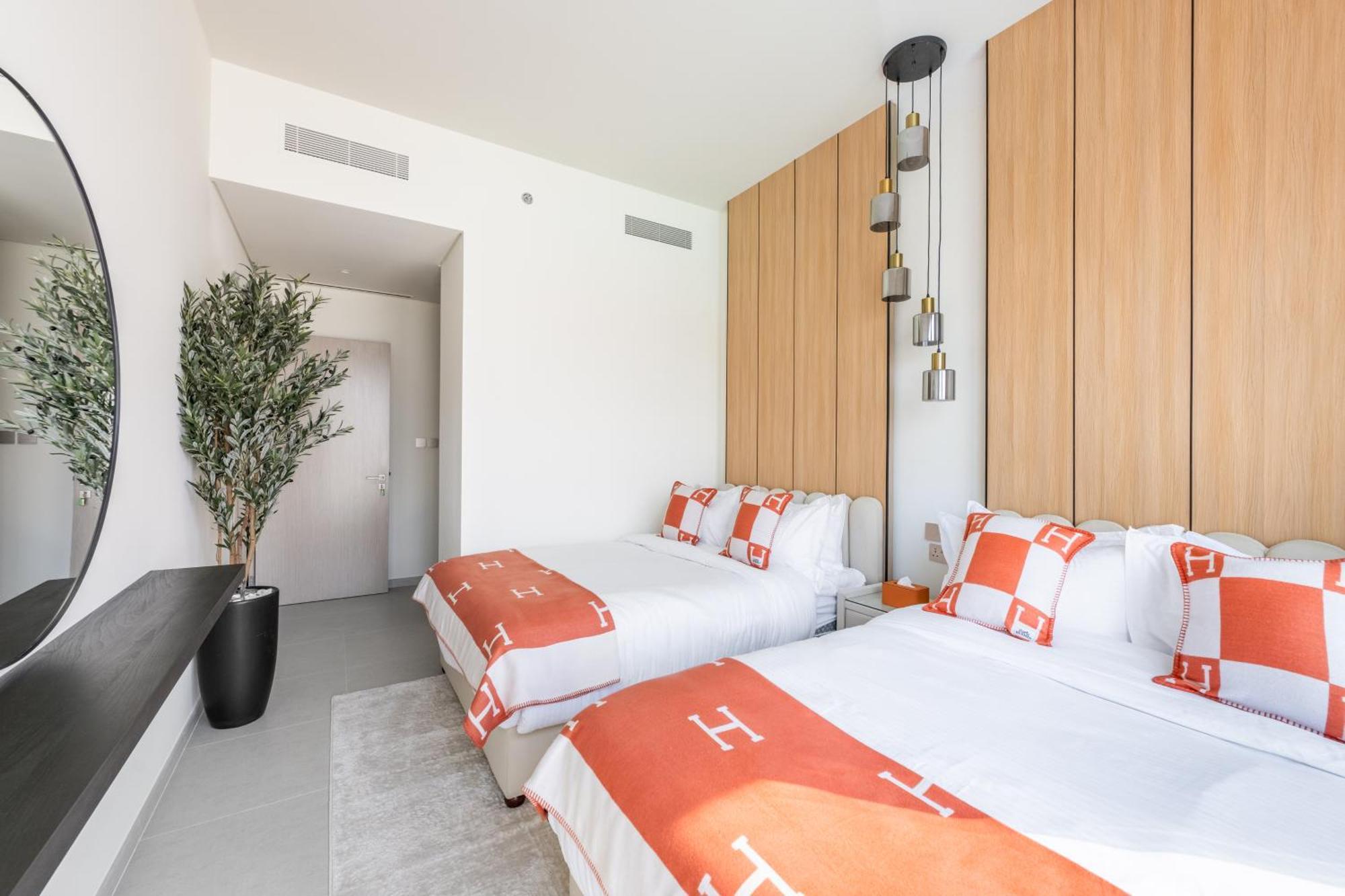 Hermes-style 2br, Full Burj Khalifa View - Infinity Pool - Full Fountain View Apartment