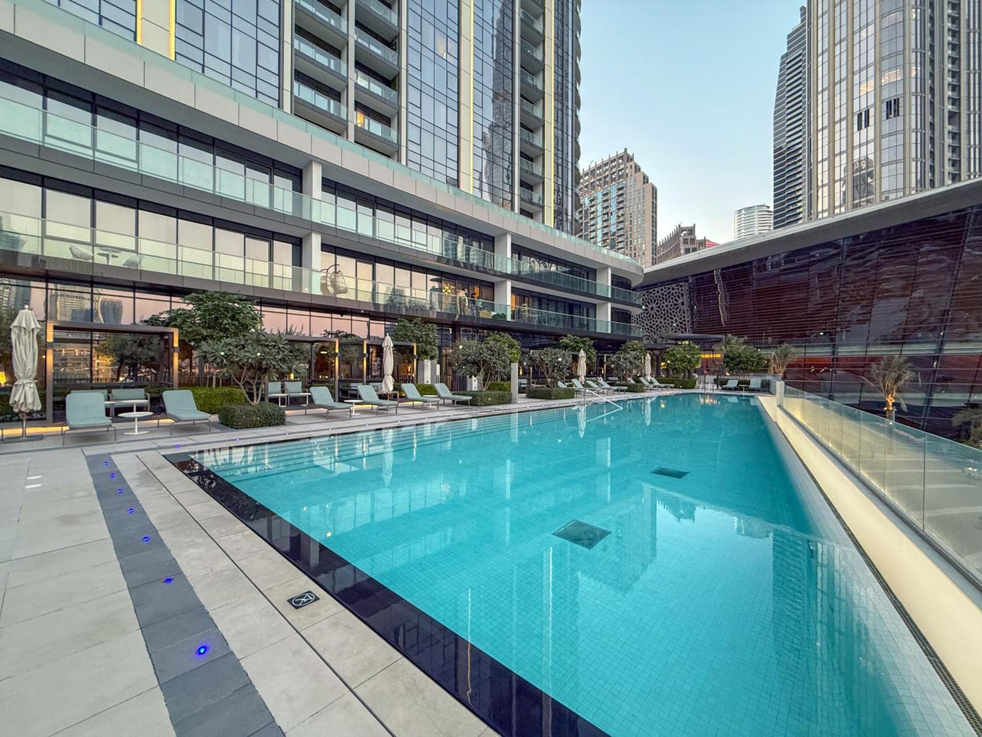 Hermes-style 2br, Full Burj Khalifa View - Infinity Pool - Full Fountain View Apartment