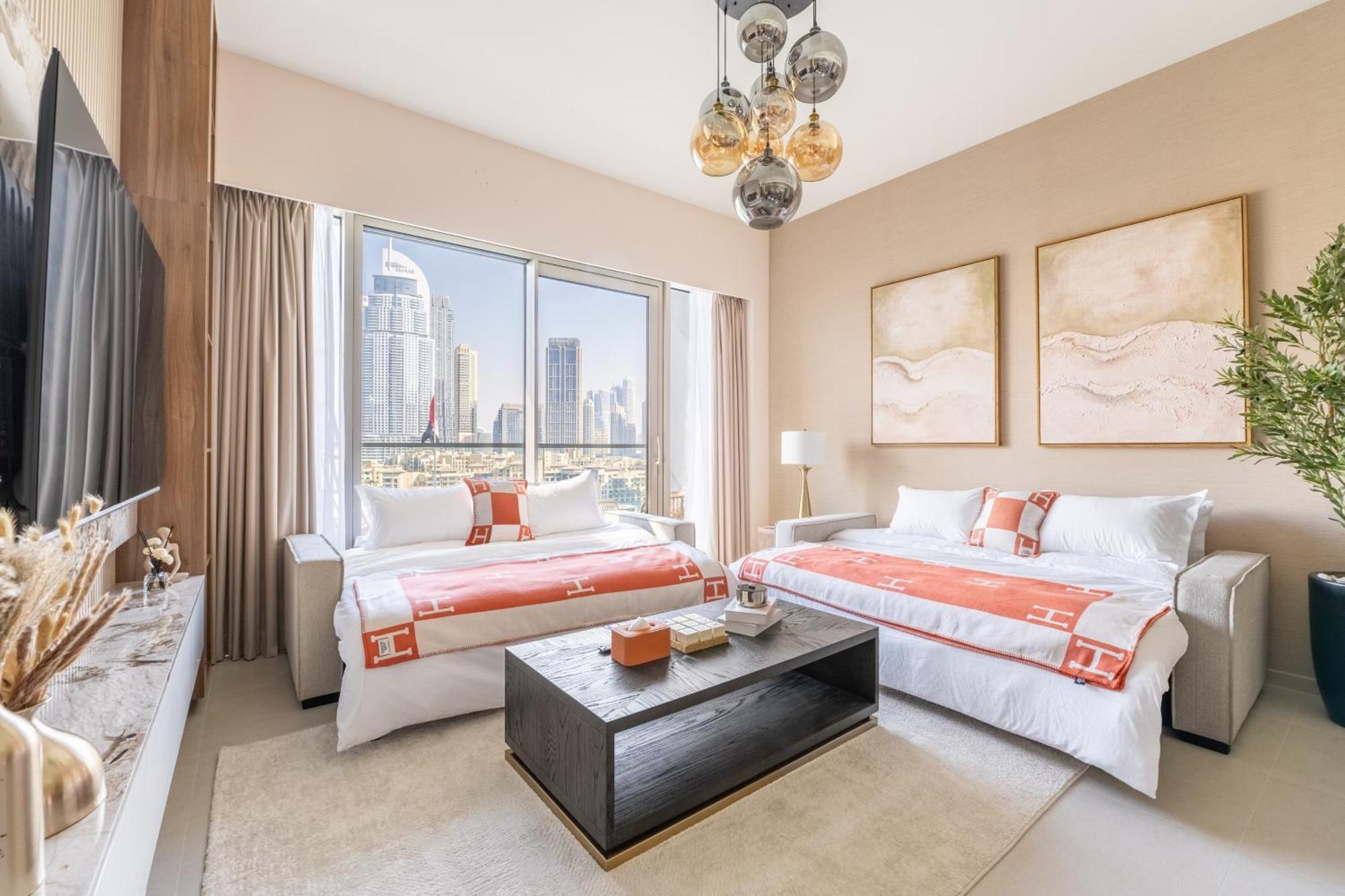 Hermes-style 2br, Full Burj Khalifa View - Infinity Pool - Full Fountain View Apartment *