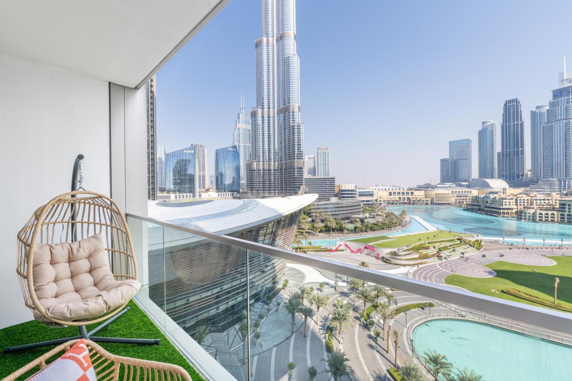 Hermes-style 2br, Full Burj Khalifa View - Infinity Pool - Full Fountain View Apartment *