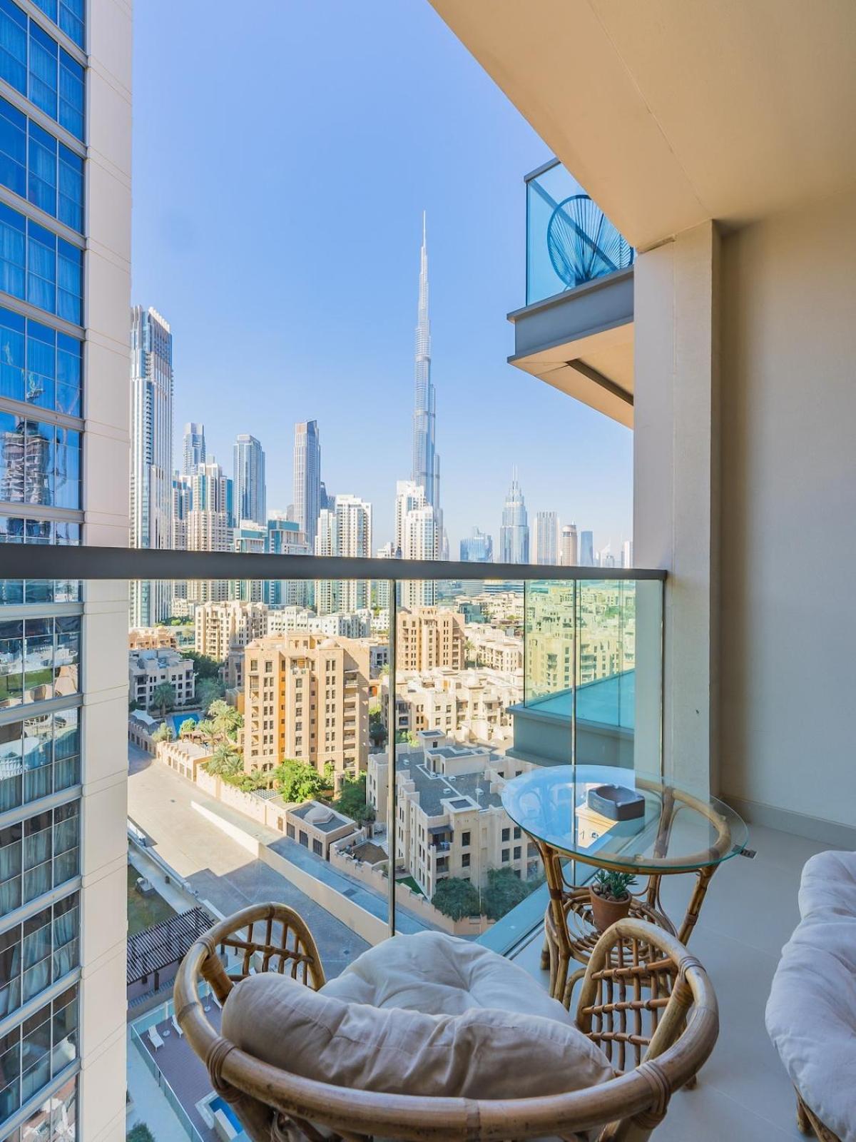 Modern Retreat With Balcony And Burj Khalifa View Apartment Dubai