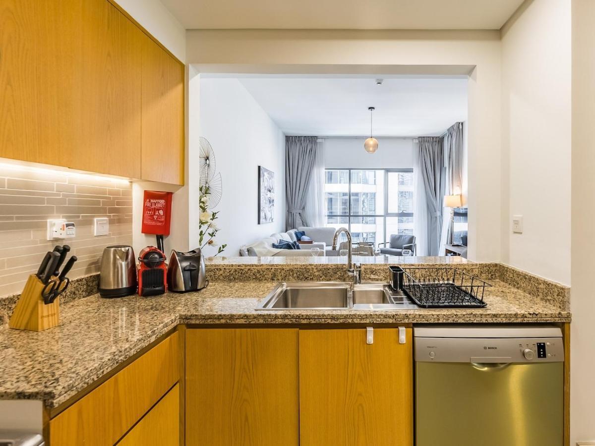 Apartment Modern Retreat With Balcony And Burj Khalifa View *