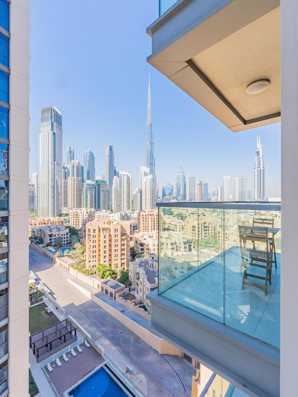 Apartment Modern Retreat With Balcony And Burj Khalifa View Dubai