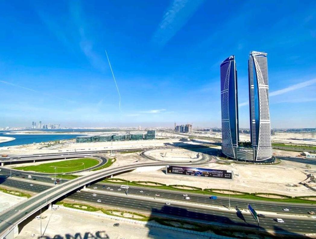 Great & Huge High Floor!