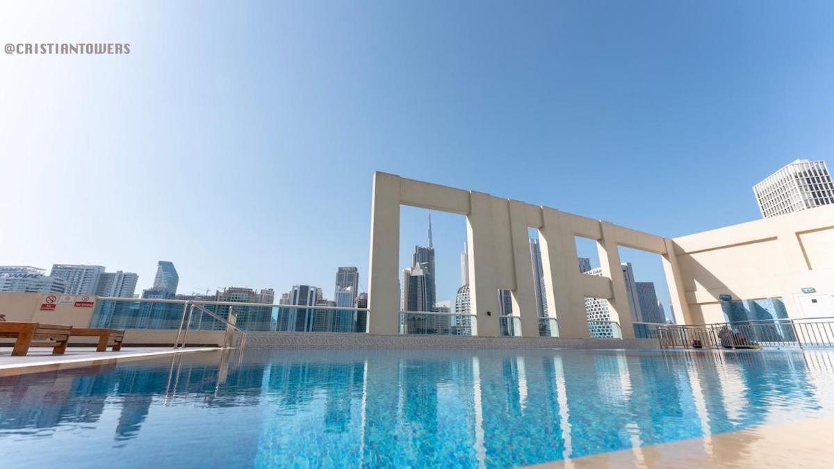 Great & Huge High Floor!