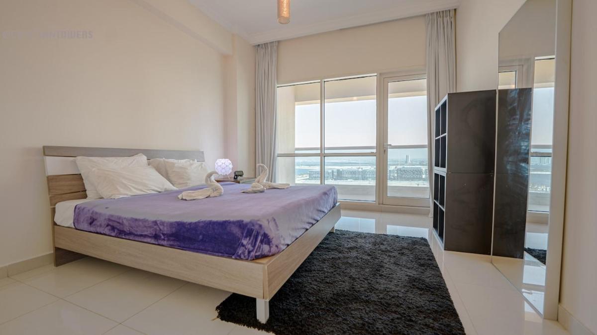 Apartment Great & Huge High Floor! Dubai