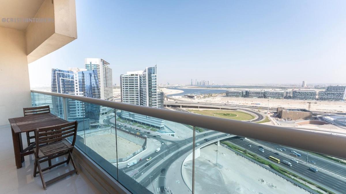 Great & Huge High Floor!
