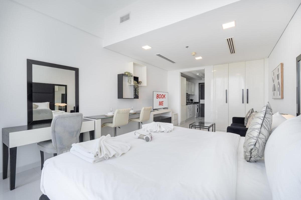 Apartment Astonishing For 2 In Sports Dubai