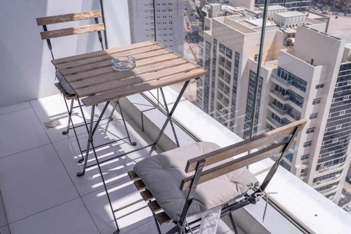 Apartment Astonishing For 2 In Sports Dubai