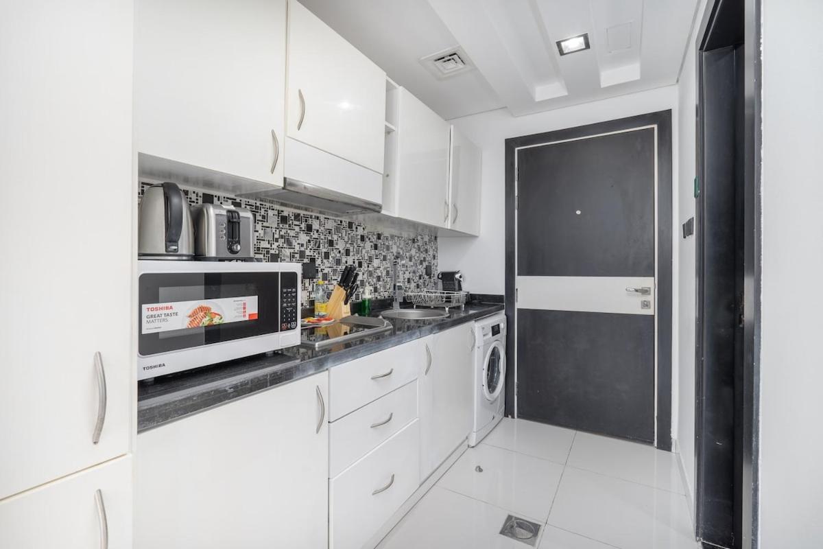 Apartment Astonishing For 2 In Sports Dubai