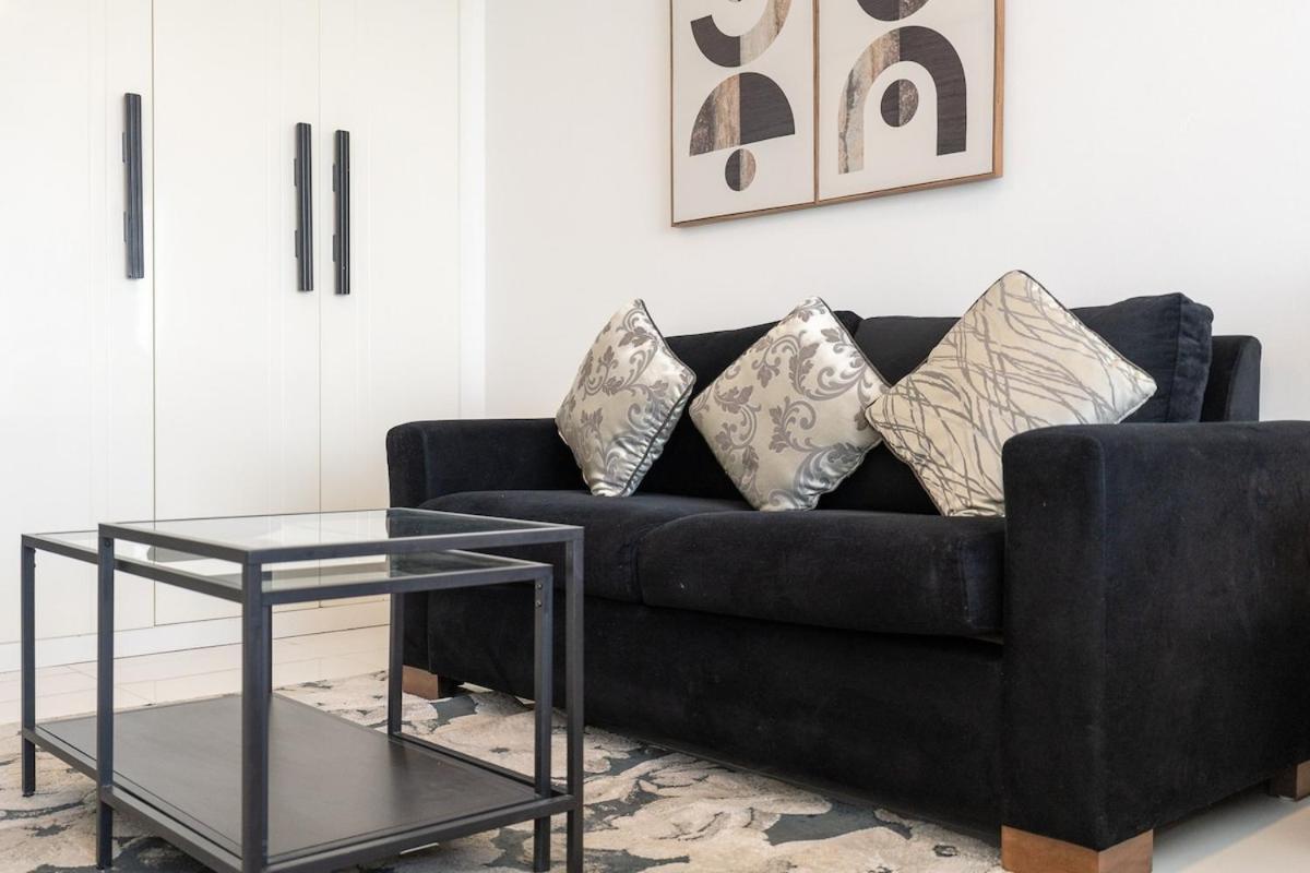 Astonishing For 2 In Sports Apartment *