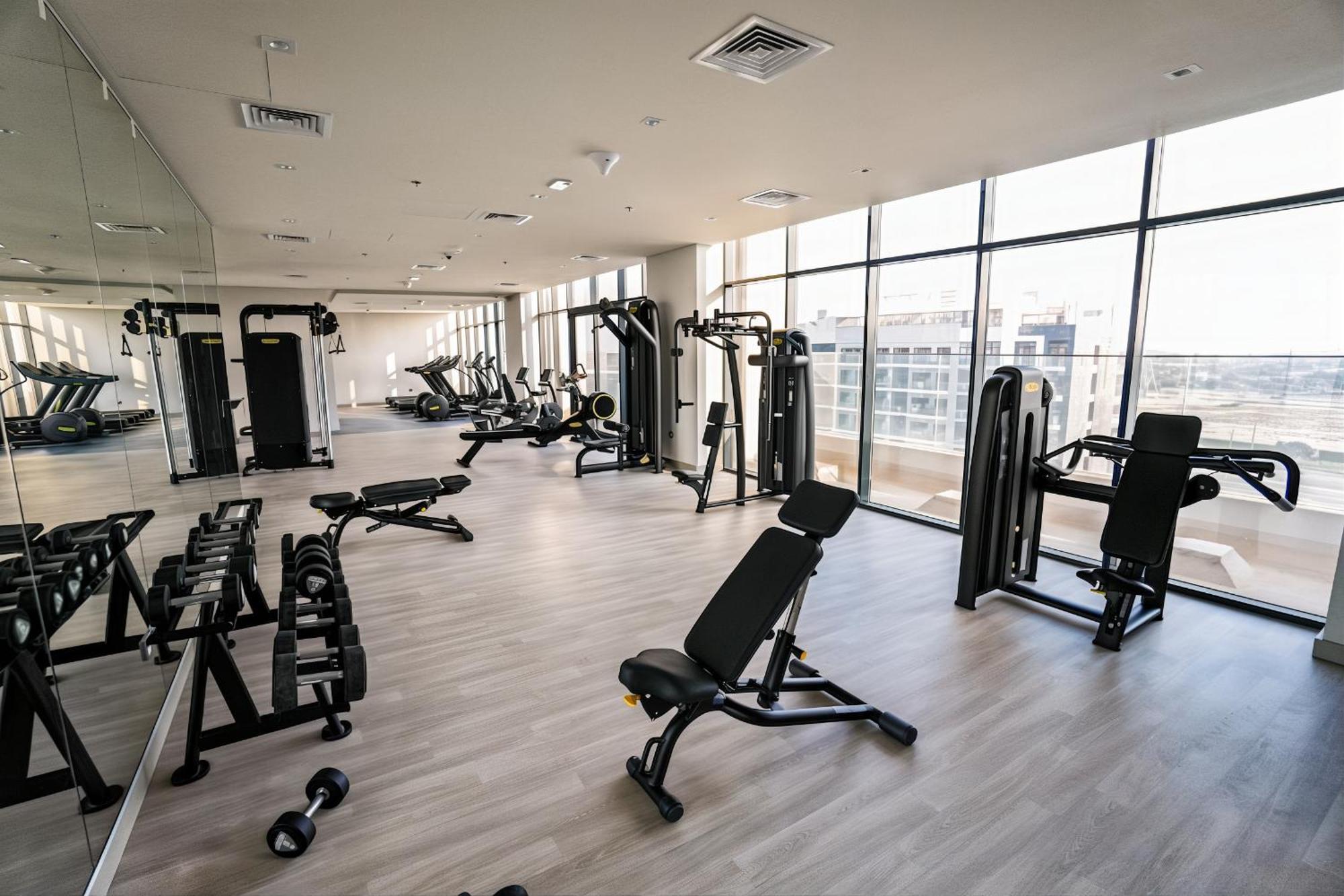 Apartment 12 Mins To Burj Khalifa Mall Pool Access