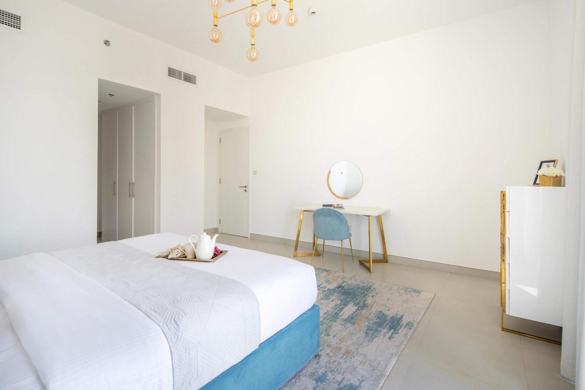 Frank Porter - The Pulse Residences * Dubai
