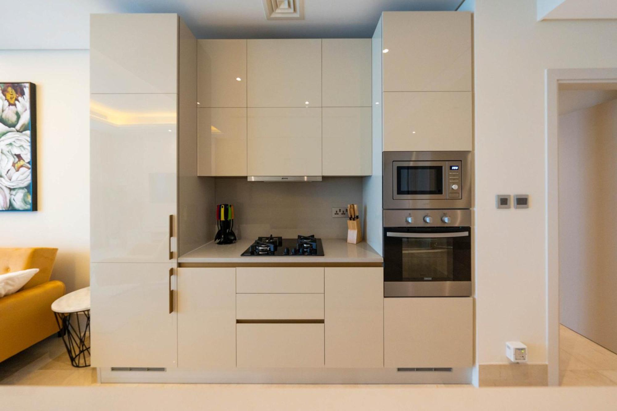Spacious Beachfront 2 Bedroom - The 8 Apartment *