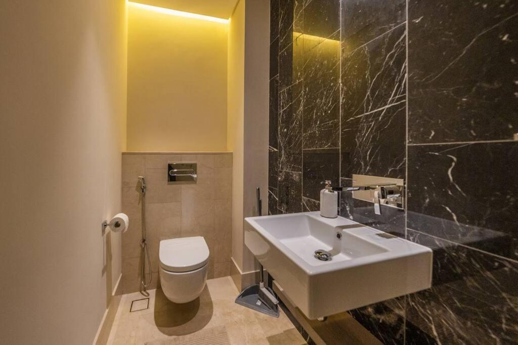 Apartment Cozy Beachfront 1 Bedroom - The 8 *